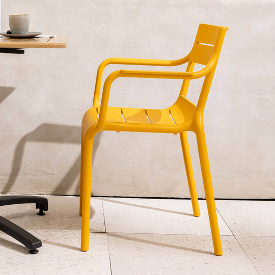 Lot de 4 chaises de jardin en plastique avec accoudoirs Jaune Moutarde PANAME