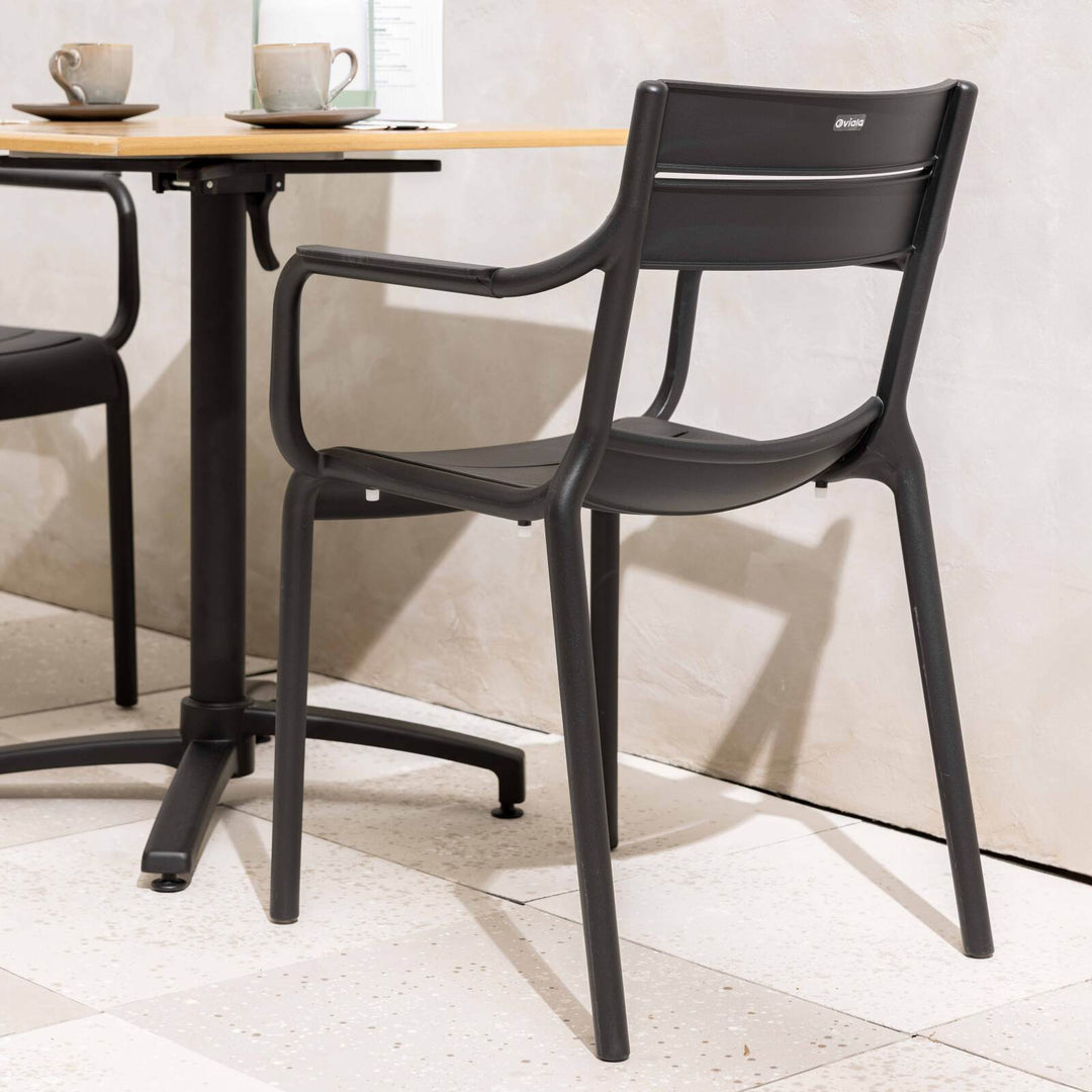 Lot de 4 chaises de jardin en plastique avec accoudoirs Noire PANAME