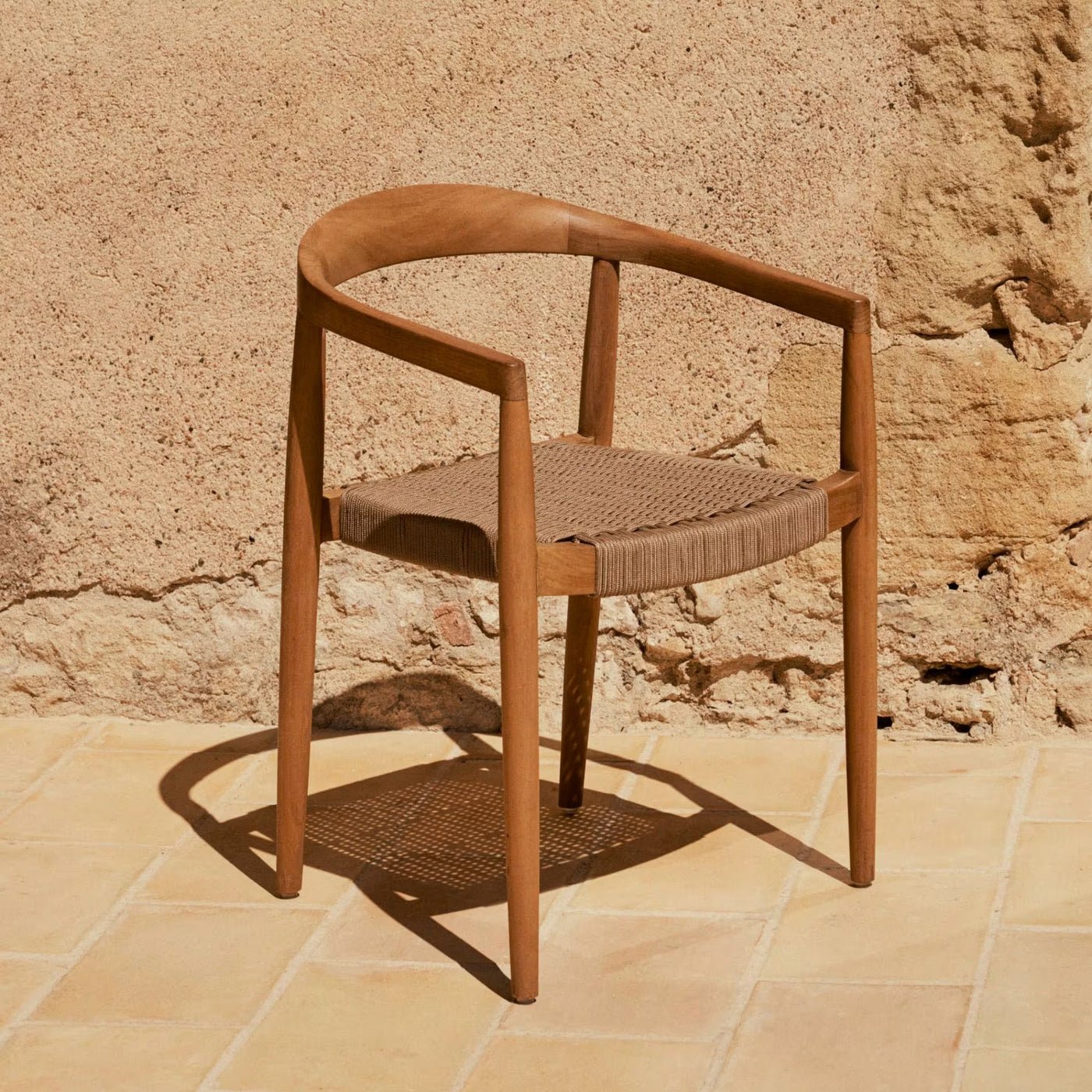 Chaise KAVE HOME Ydalia en teck, finition naturelle et corde beige