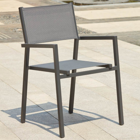 Chaises empilables gris foncé lae rectangle