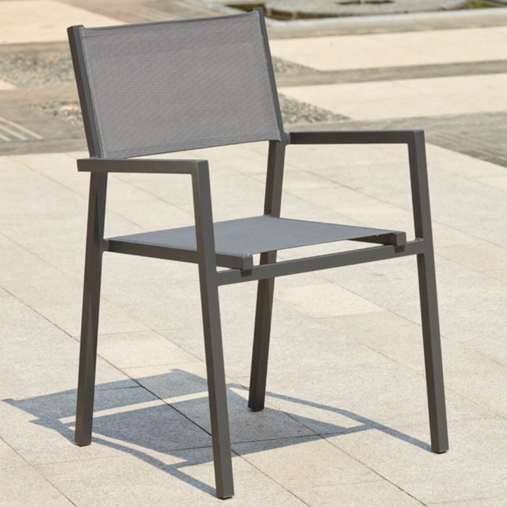 Chaises empilables gris foncé lae rectangle