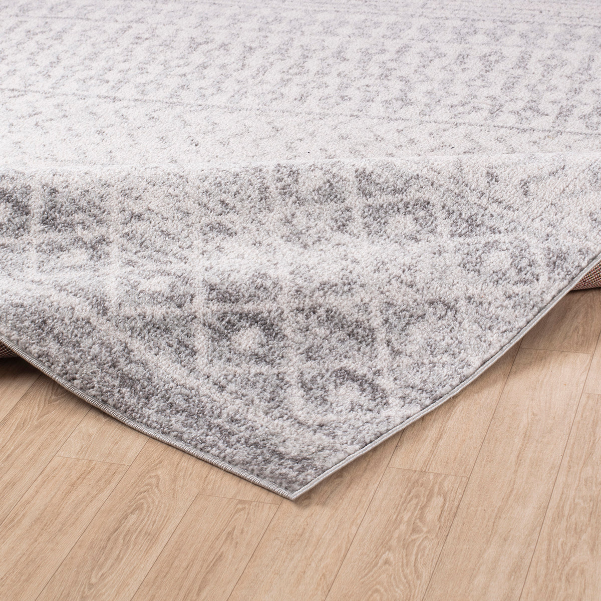 Tapis SURYA Nice scandinave, motif géométrique losanges gris et blanc, vue 2
