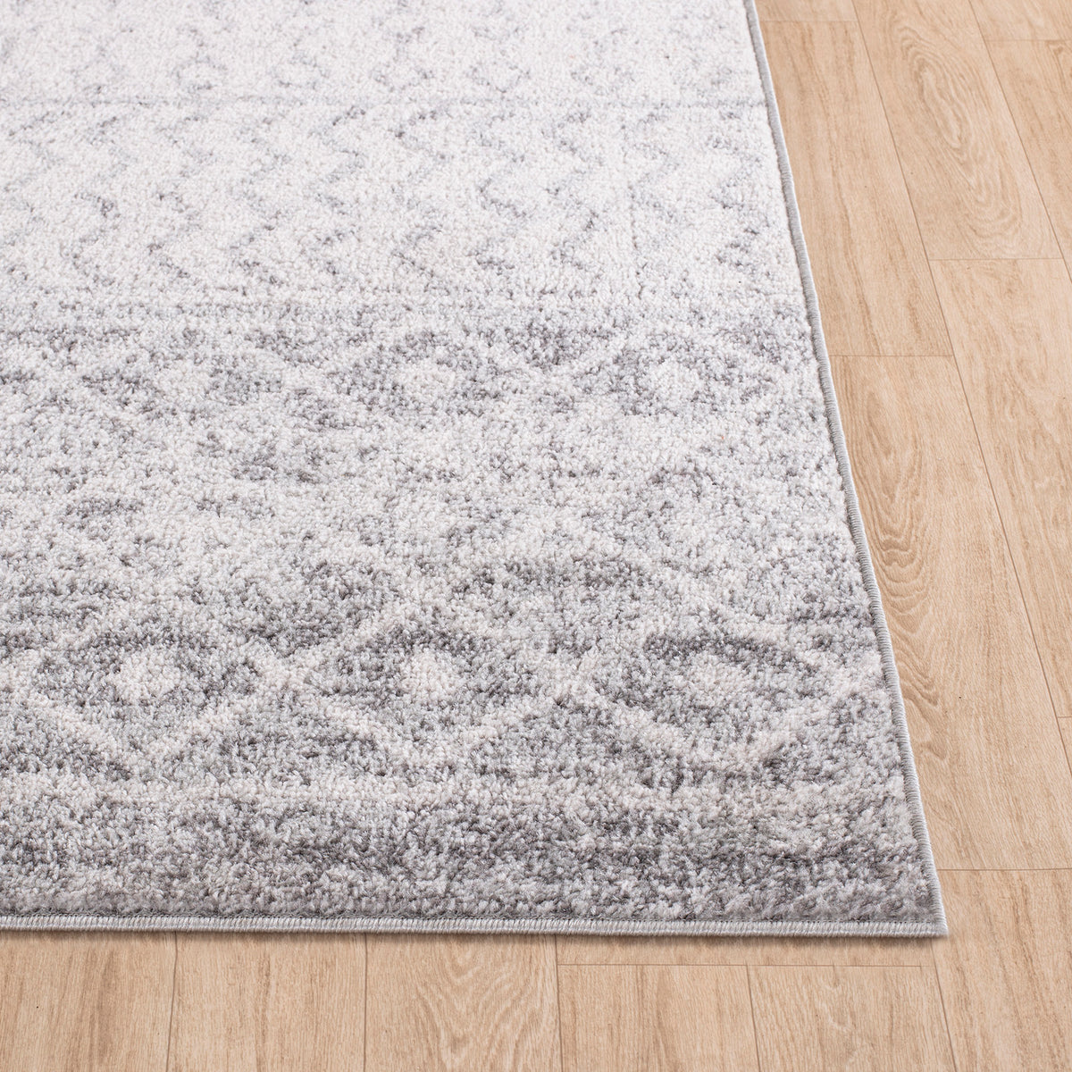 Tapis SURYA Nice scandinave, motif géométrique losanges gris et blanc, vue 3