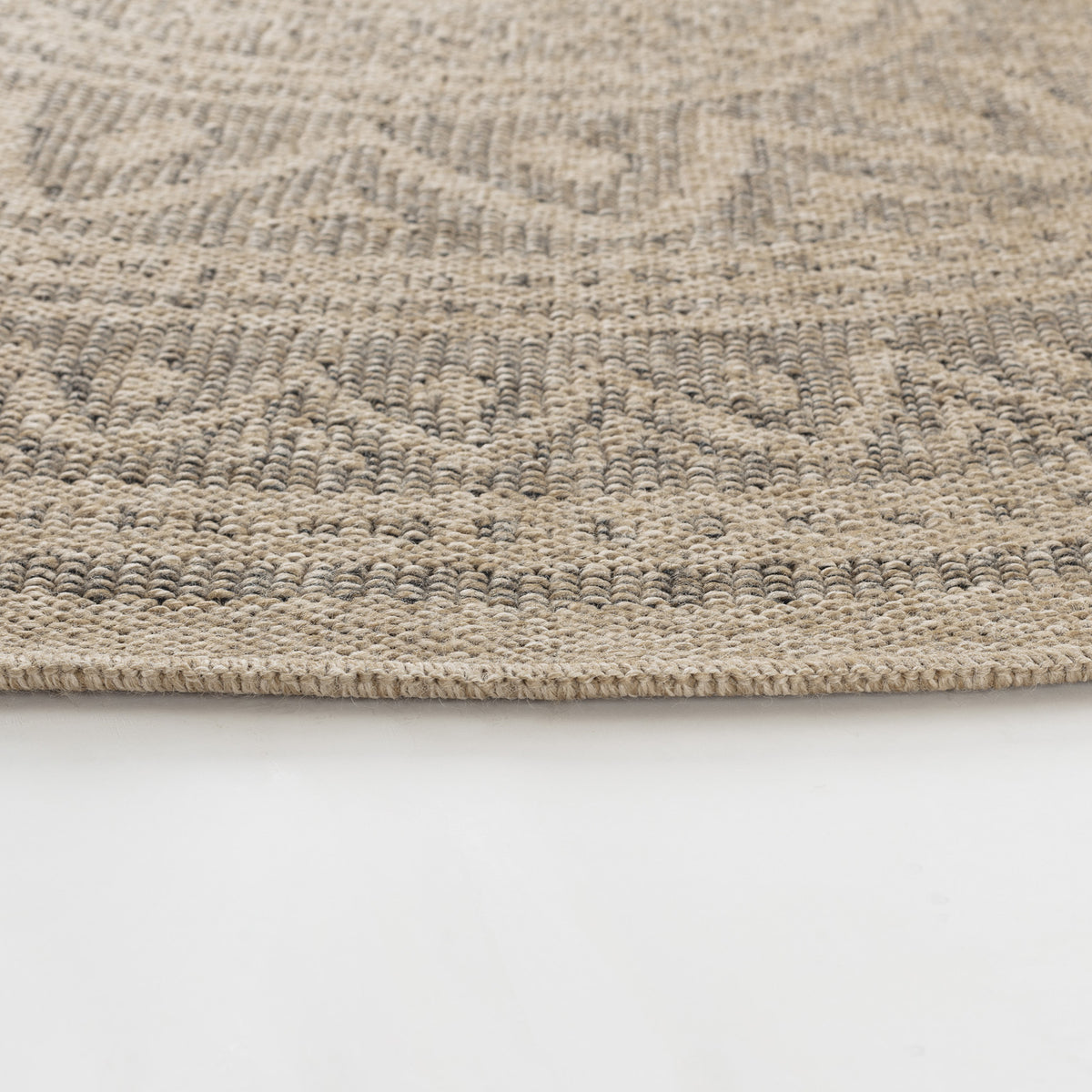 Tapis rond SURYA Lee extérieur, motif rosace aspect jute beige et noir, vue 7