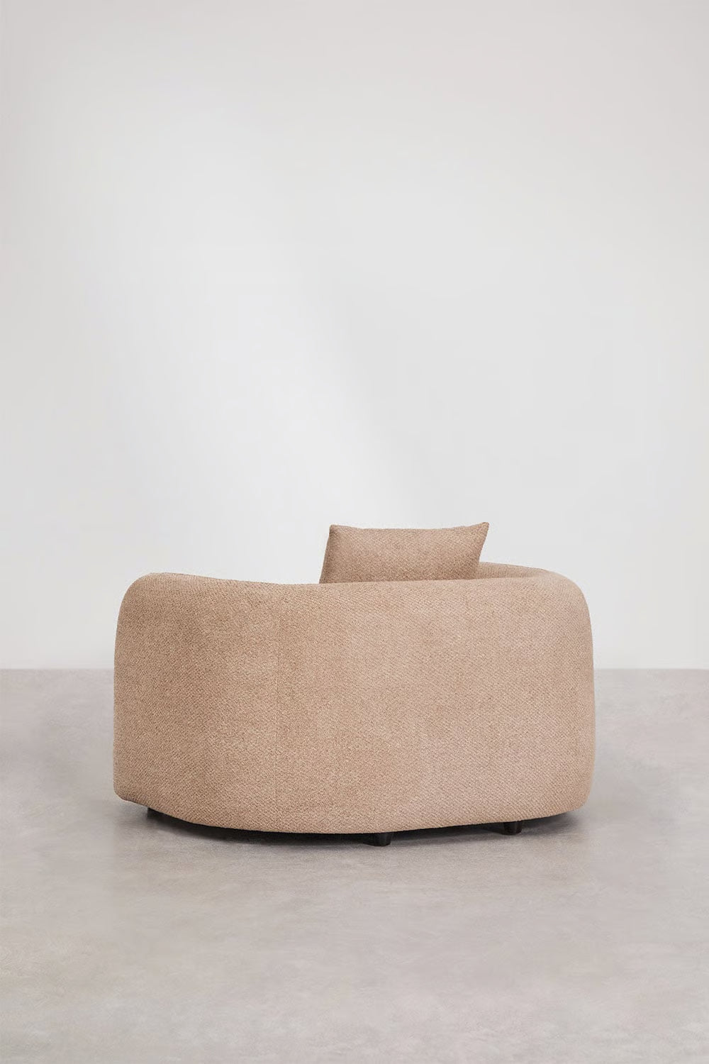 Fauteuil SKLUM Coco en tissu chenille épaisse brun latte