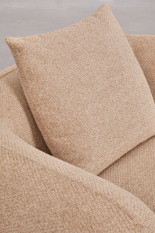 Fauteuil SKLUM Coco en tissu chenille épaisse brun latte