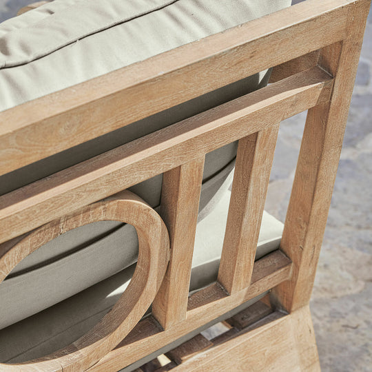 Fauteuil LOBERON Montcassin en bois cérusé et tissu beige