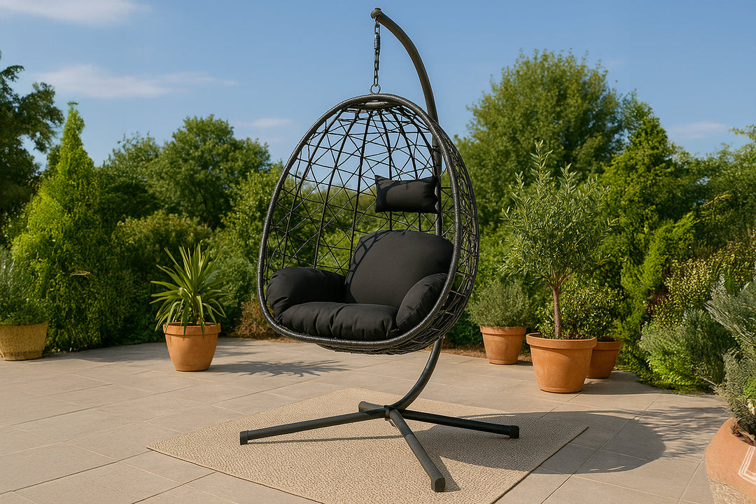 Fauteuil suspendu effet rotin noir Cuzco photo d'ambiance