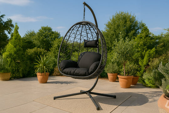Fauteuil suspendu effet rotin noir Cuzco photo d'ambiance