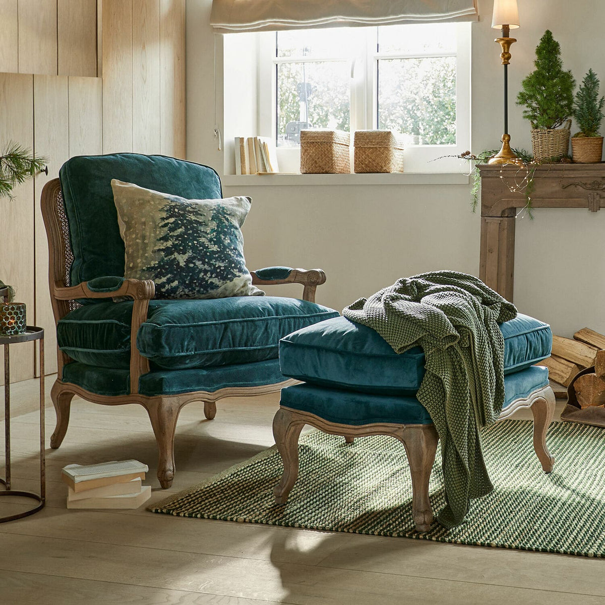 Fauteuil LOBERON Corlay en velours bleu — photo produit