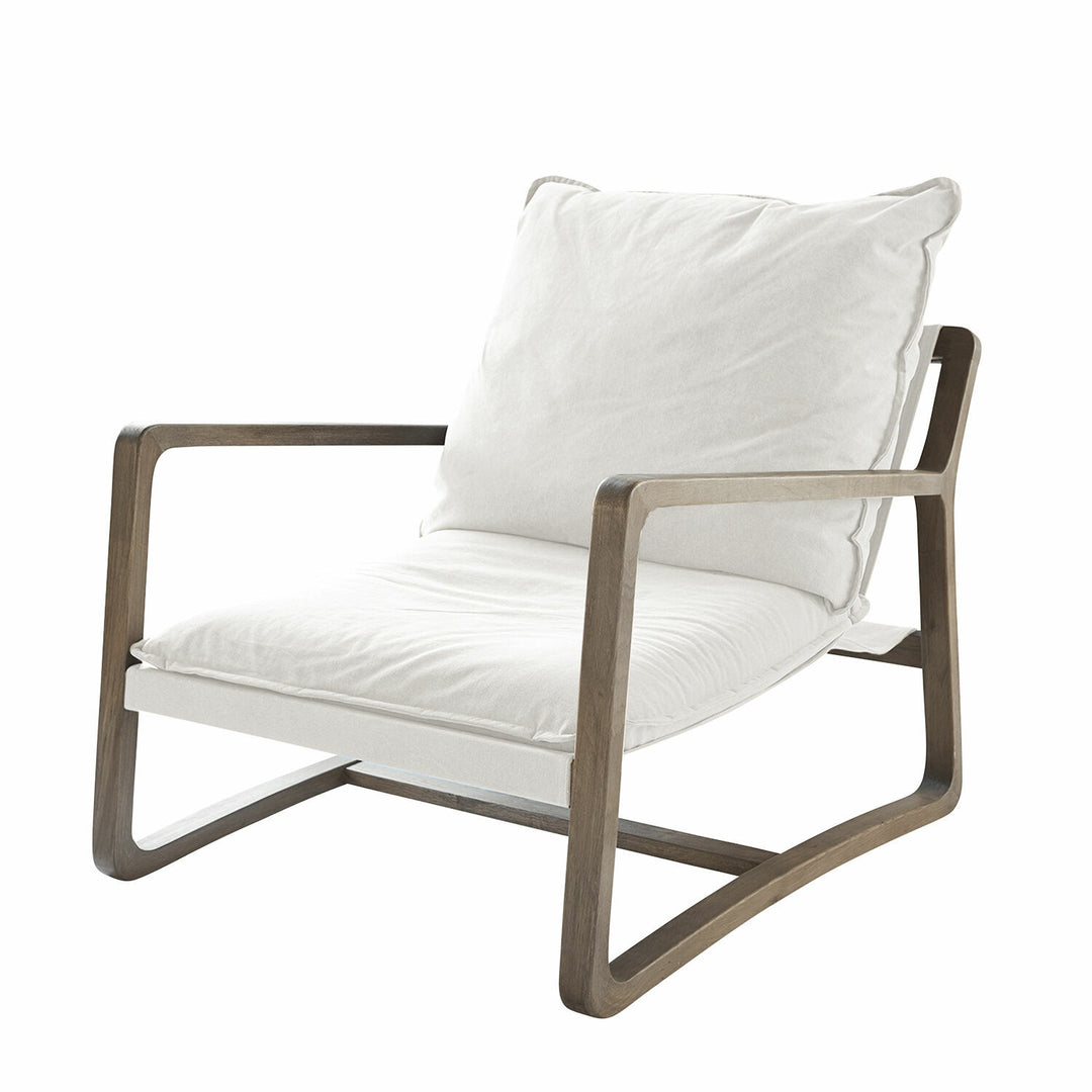 Fauteuil LOBERON Jowna en bois de chêne et tissu crème — photo produit