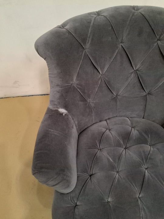 Fauteuil Chesterfield LOBERON Parranquet en velours gris — photo produit