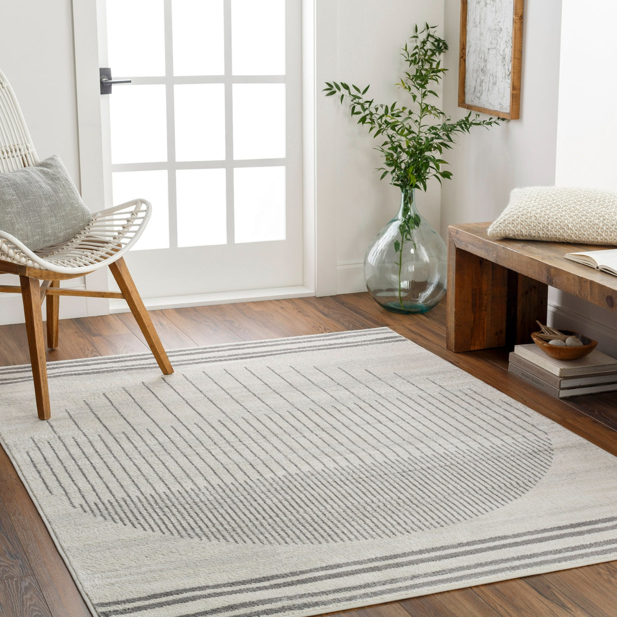 Tapis SURYA Santiago scandinave, motif demi-cercle rayé gris sur fond beige clair