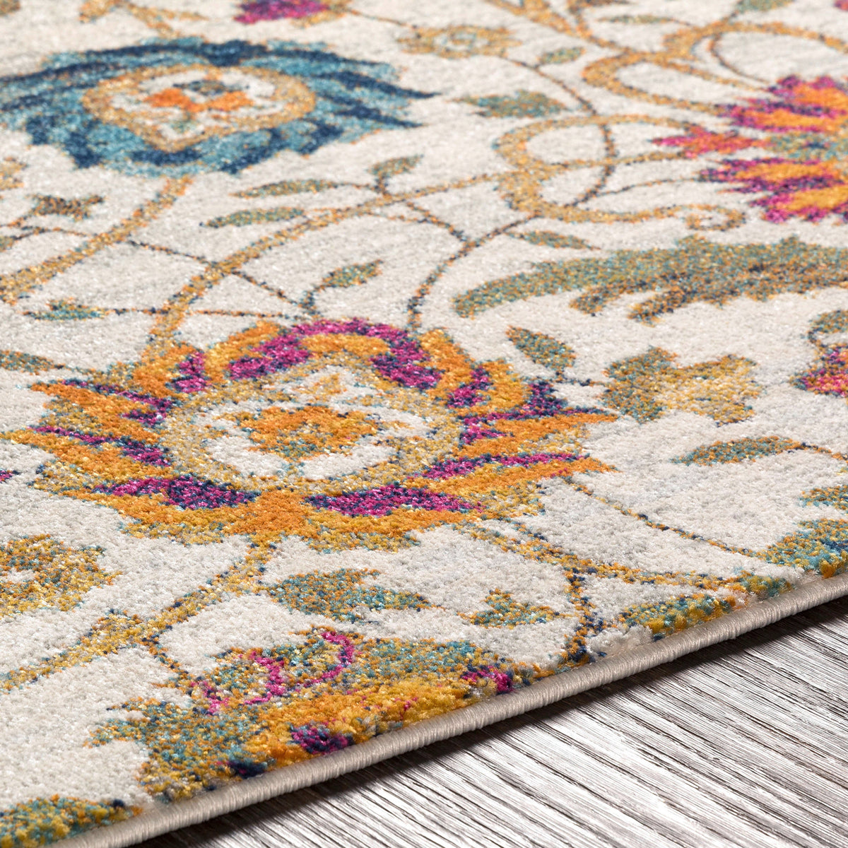 Tapis Surya Hanshu floral bohème, grandes fleurs orange, fuchsia et bleu sur fond écru, vue 3