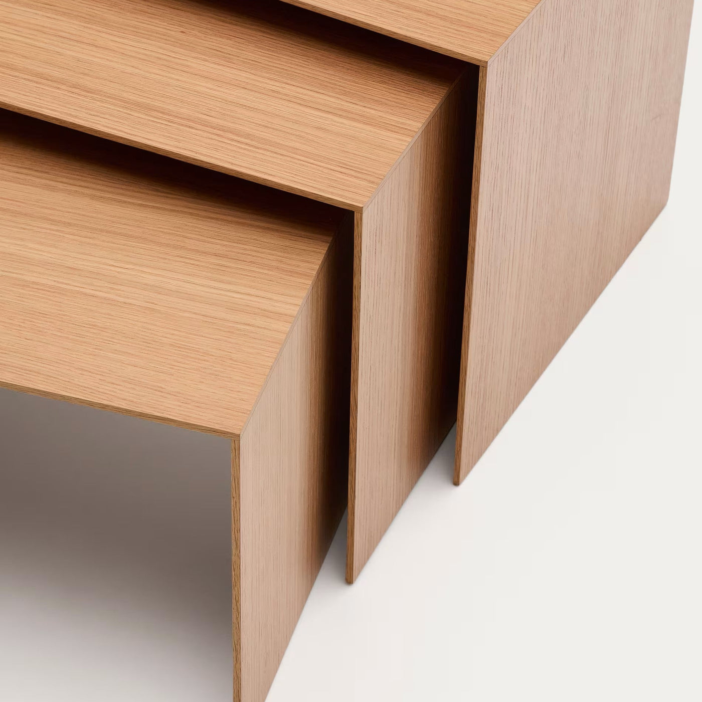 Ensemble de 3 tables gigognes KAVE HOME Litto en placage de chêne (60 x 40 / 51 x 36 / 42 x 31 cm)