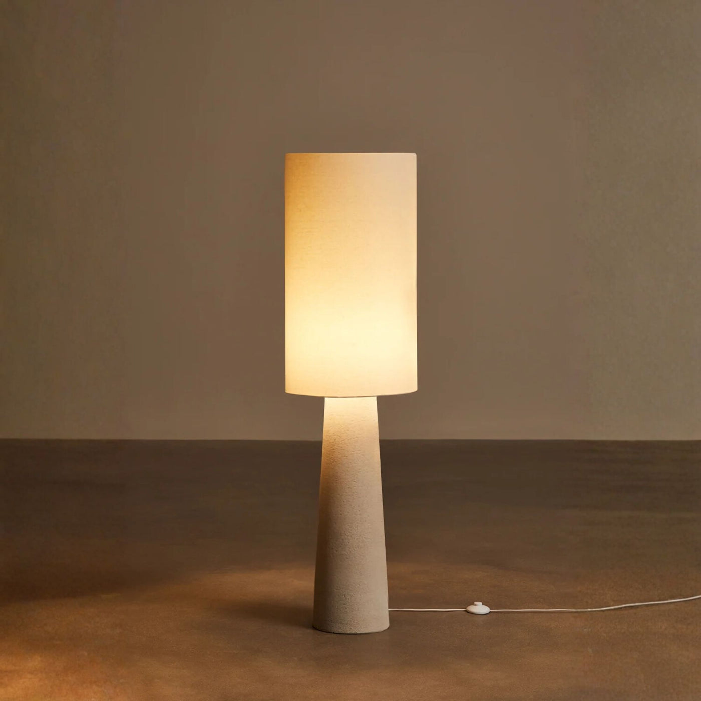 Lampadaire SKLUM Loana en lin beige