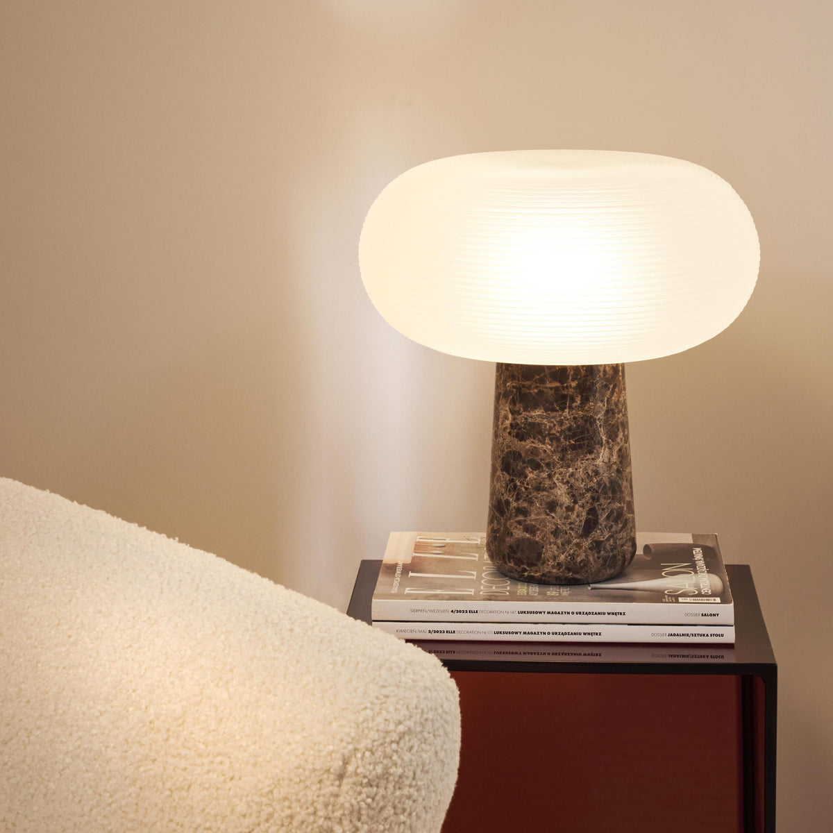 Lampe à poser WESTWING Mariella marbre marron verre — photo produit