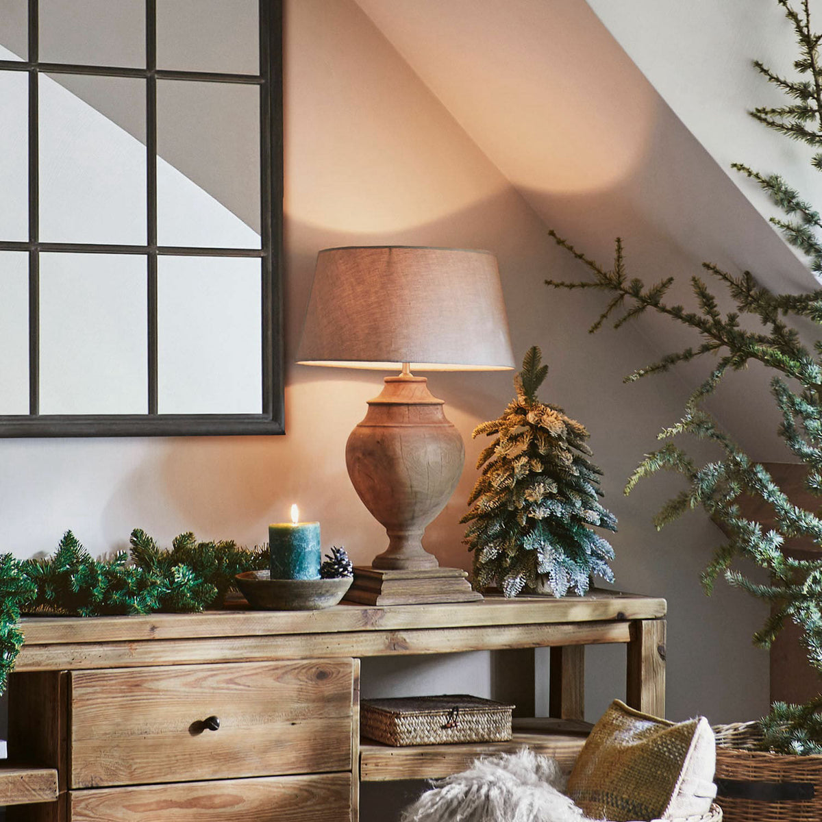 Lampe à poser LOBERON Sauverny en bois et lin beige — photo produit