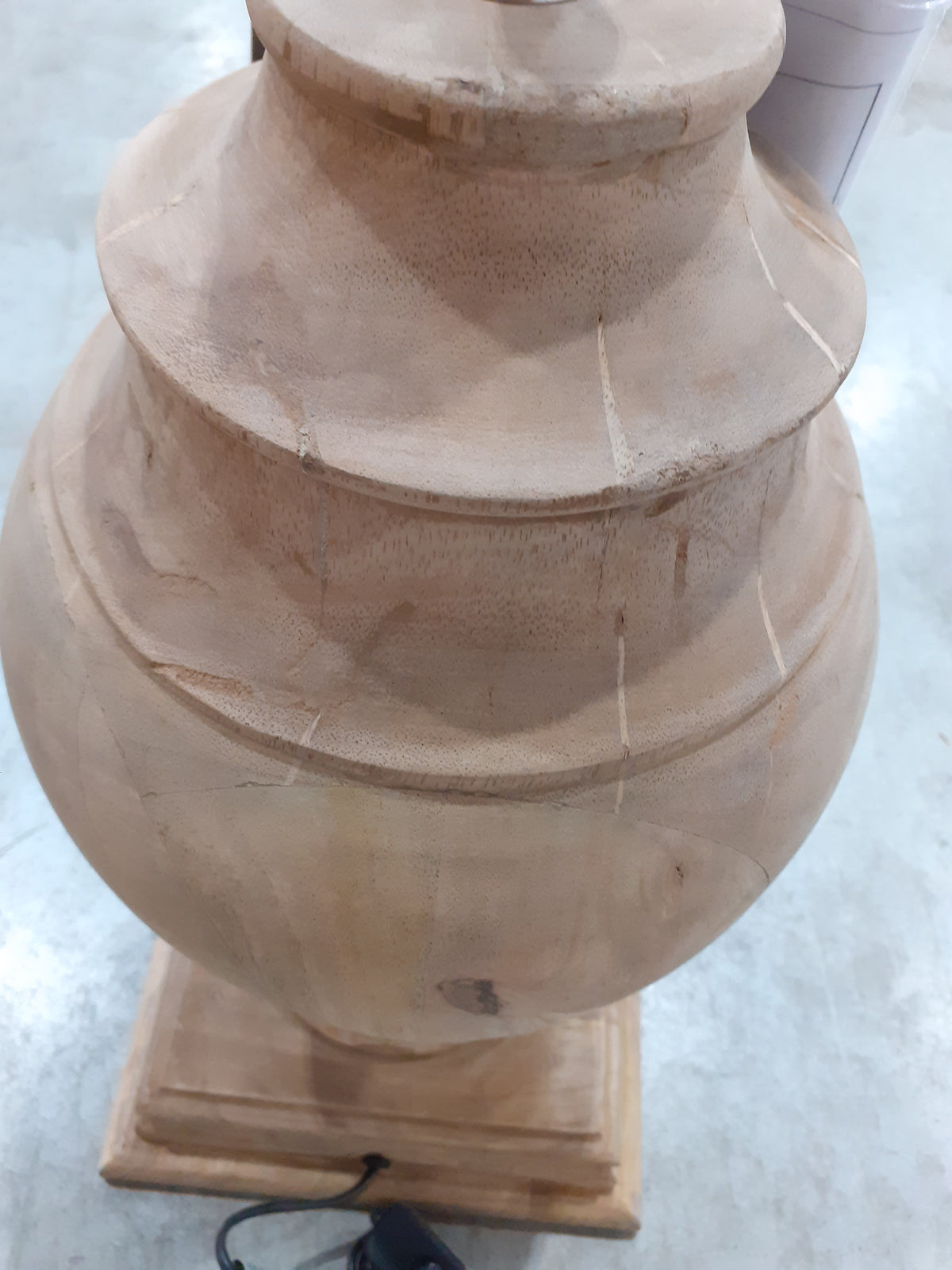 Lampe à poser LOBERON Sauverny en bois et lin beige — photo produit
