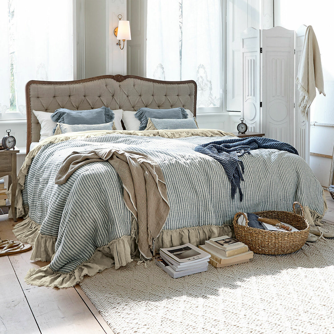Lit Declaire en bois avec tête de lit en lin capitonné Loberon — photo produit