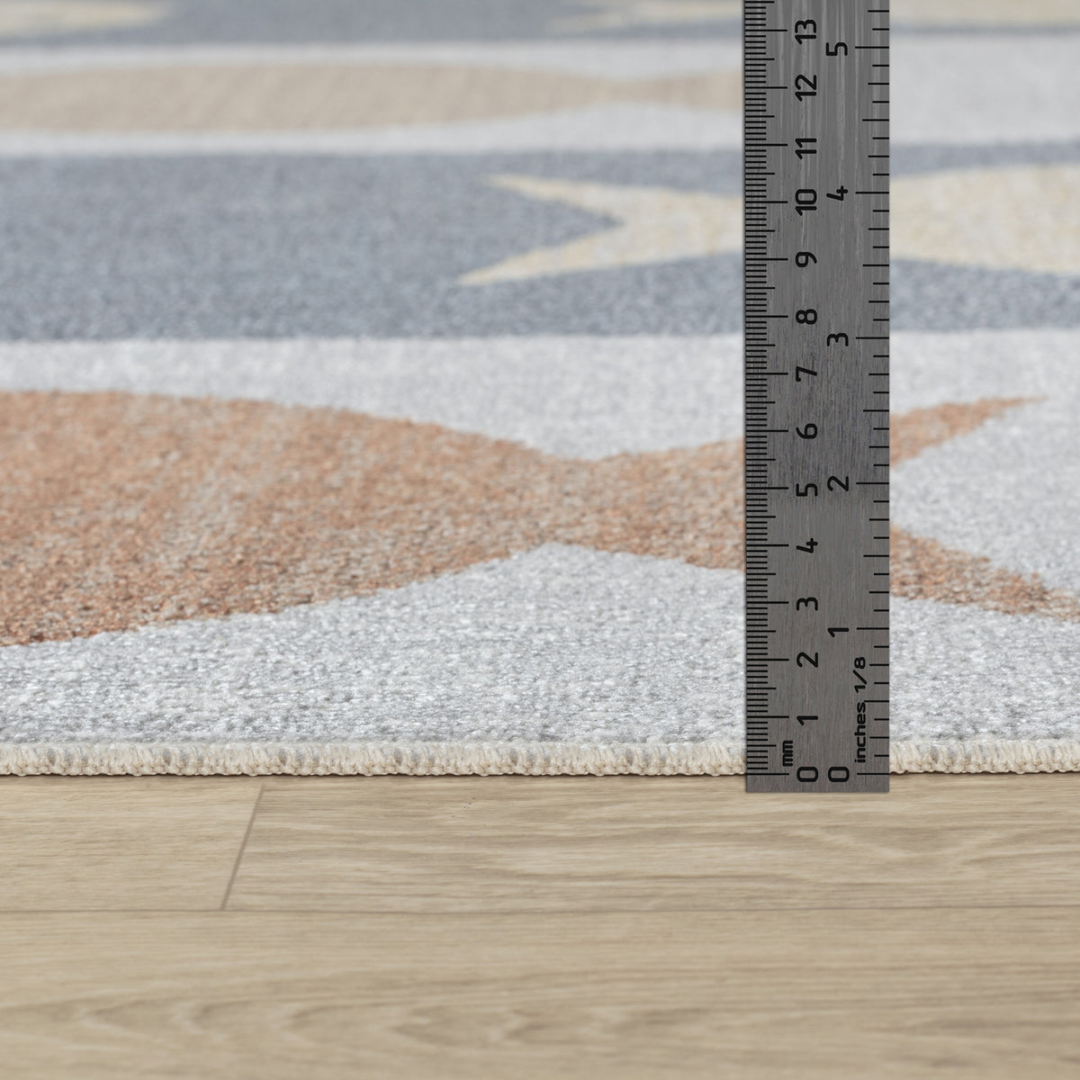 Tapis SURYA Pekin enfant, motif de poissons orange et beige sur bandes grises et ivoire, vue 10