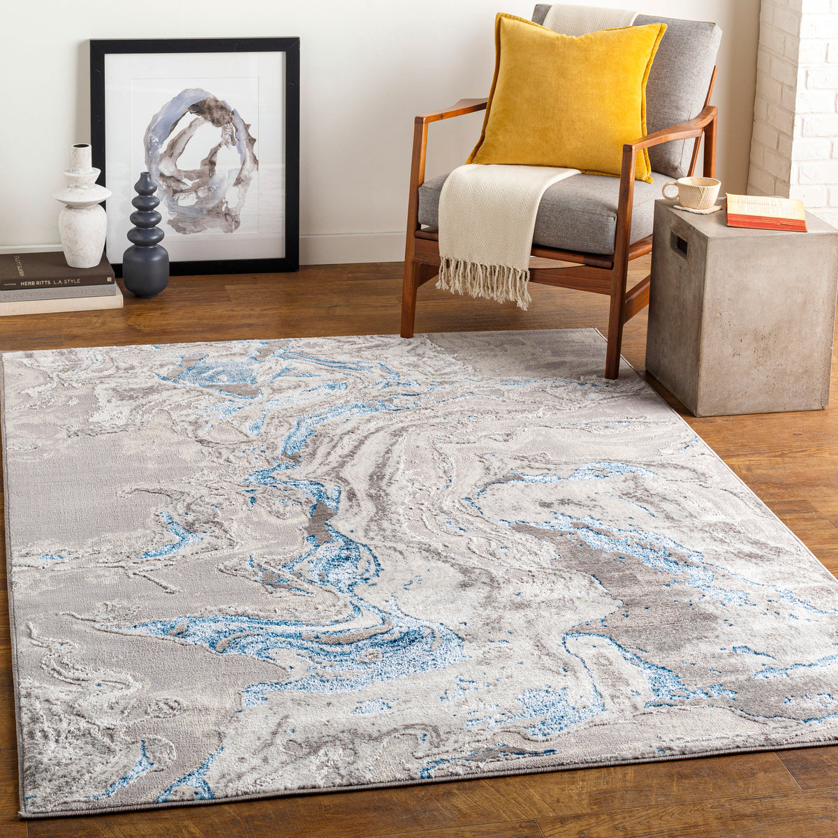 Tapis SURYA Arras moderne, motif abstrait effet marbre gris et ivoire veiné de bleu