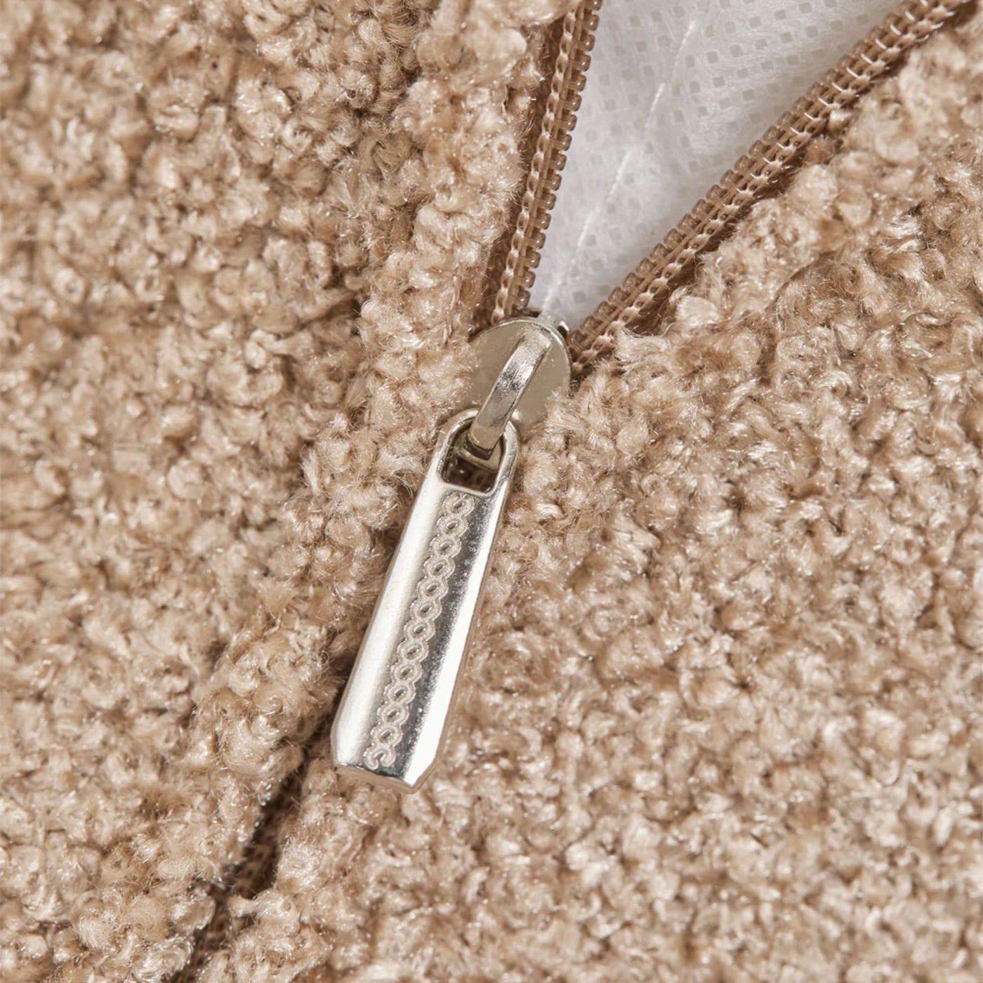 Méridienne droite SKLUM Coco en tissu chenille épais beige