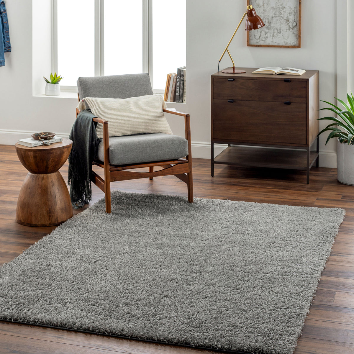 Tapis SURYA Dadu shaggy uni, poils longs gris foncé