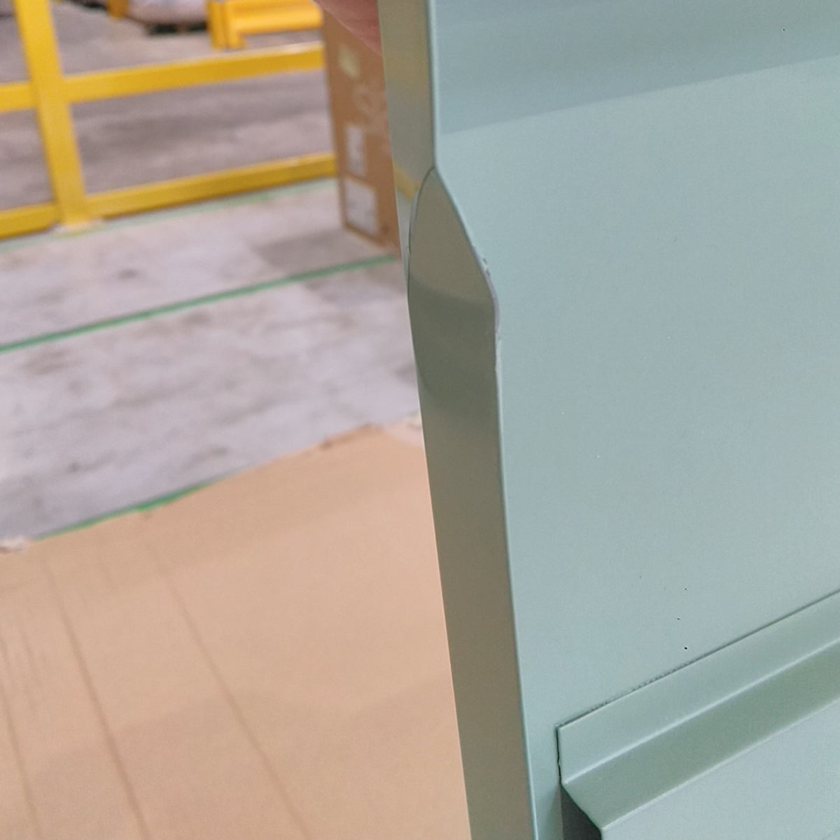 Vaisselier DRAWER Zio 2 portes en métal H170cm Vert Menthe