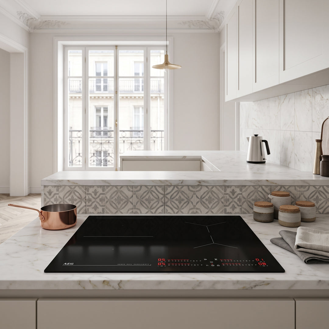 Plaque de cuisson induction AEG TI64IB10IZ 4 zones — en situation