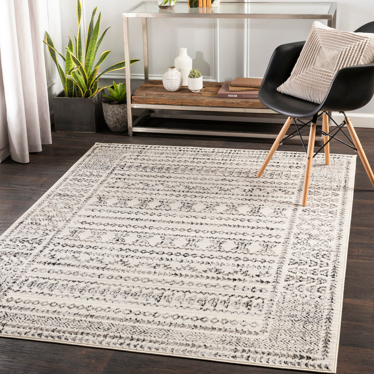 Tapis SURYA Ipoh scandinave bohème, motif berbère noir et anthracite sur fond crème, vue 9
