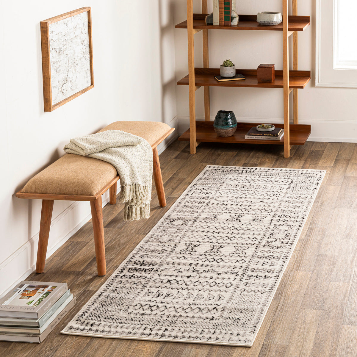 Tapis de couloir SURYA Ipoh bohème, motif berbère losanges, blanc cassé, noir et gris