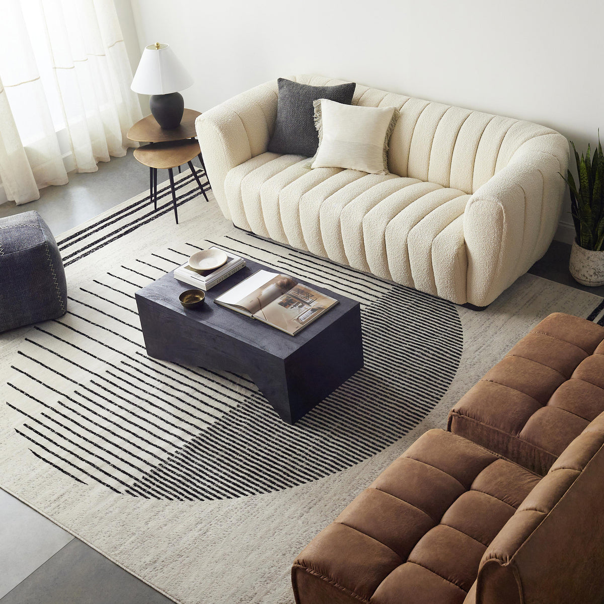 Tapis SURYA Santiago scandinave, motif d'arcs gris et lignes noires sur fond blanc cassé, vue 2