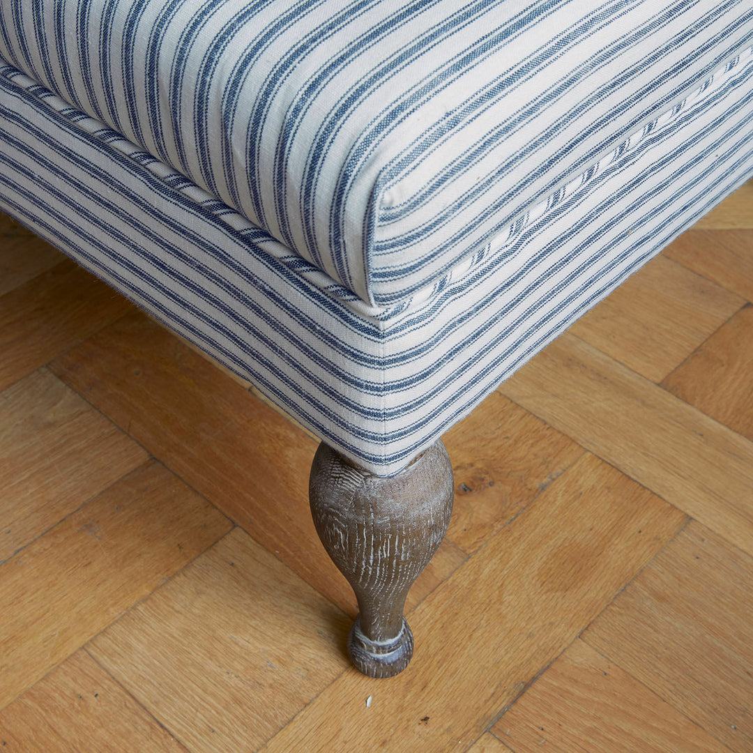 Ottoman repose-pieds LOBERON Ulysette en lin — photo produit