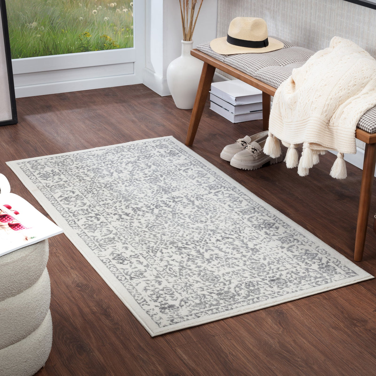 Tapis SURYA Margaux oriental vintage, motif d'arabesques délavées gris et anthracite sur fond blanc cassé, vue 10