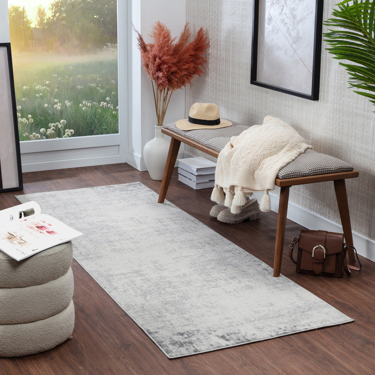 Tapis de couloir SURYA Utrecht moderne, motif abstrait gris sur fond blanc cassé