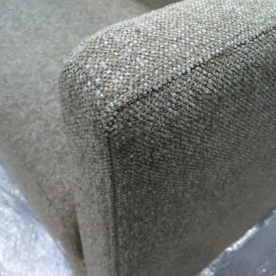 Fauteuil XL DRAWER Villabon en tissu Caramel chiné pieds épingles noirs