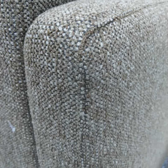 Fauteuil XL DRAWER Villabon en tissu Caramel chiné pieds épingles noirs