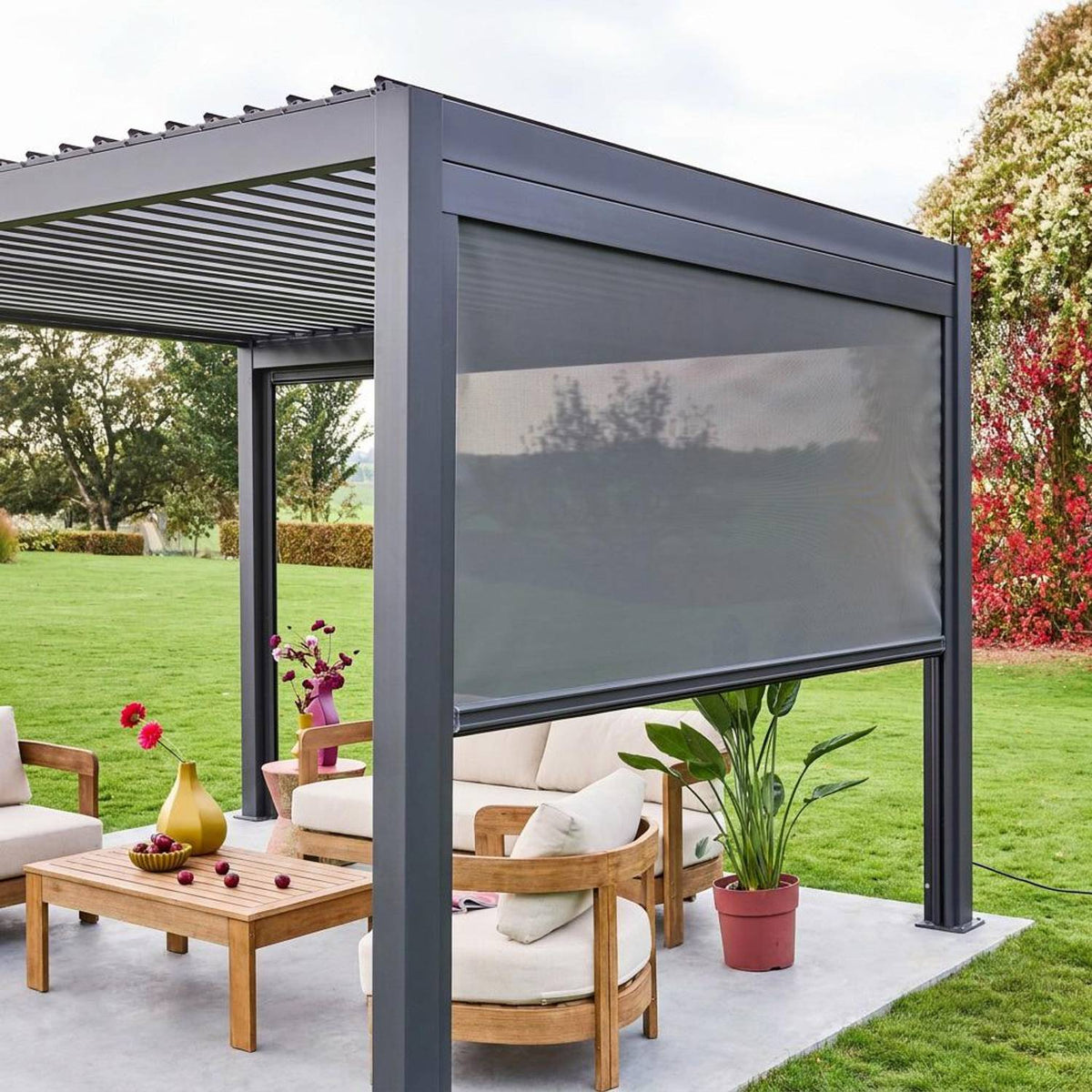 Store latéral SWEEEK Triomphe 3m pour pergola bioclimatique aluminium gris anthracite — photo produit