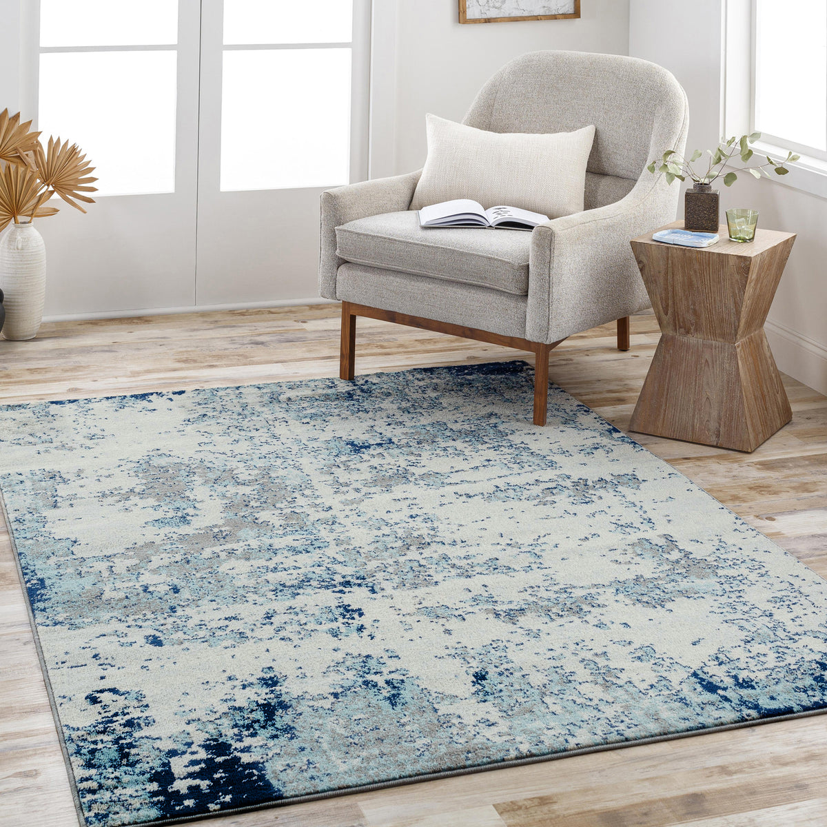 Tapis SURYA Sarah moderne, motif abstrait effet aquarelle bleu, gris et blanc, vue 9