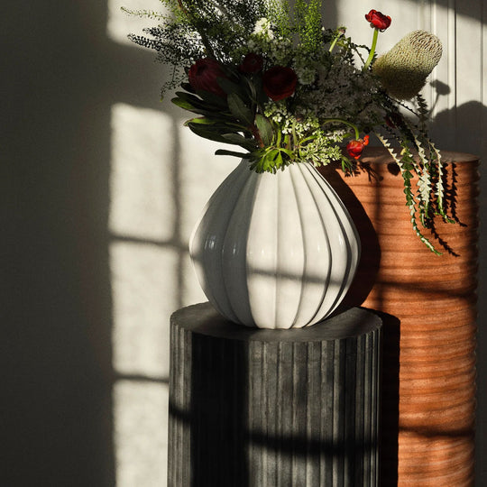 Table d'appoint BROSTE COPENHAGEN Rillo en fibre d'argile grise