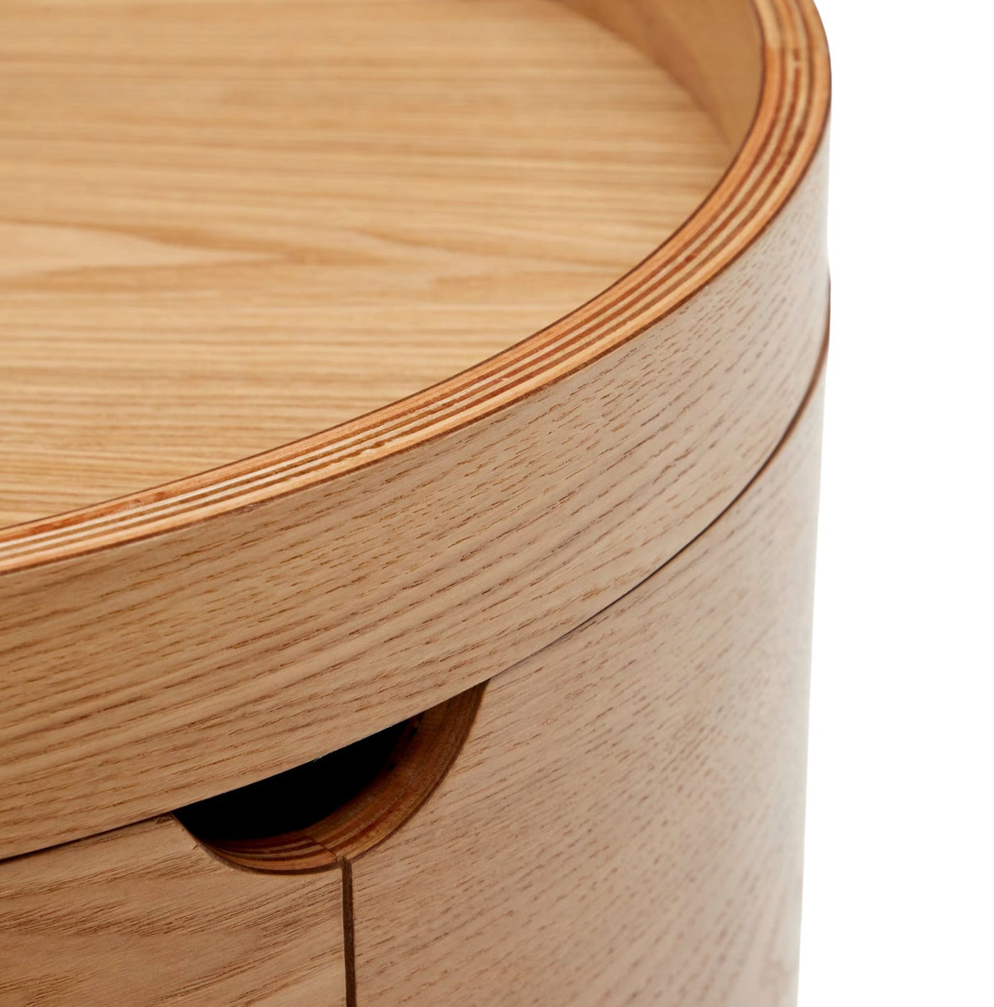 Table de chevet KAVE HOME Octavia en contreplaqué de frêne FSC Mix Credit Ø 55 cm