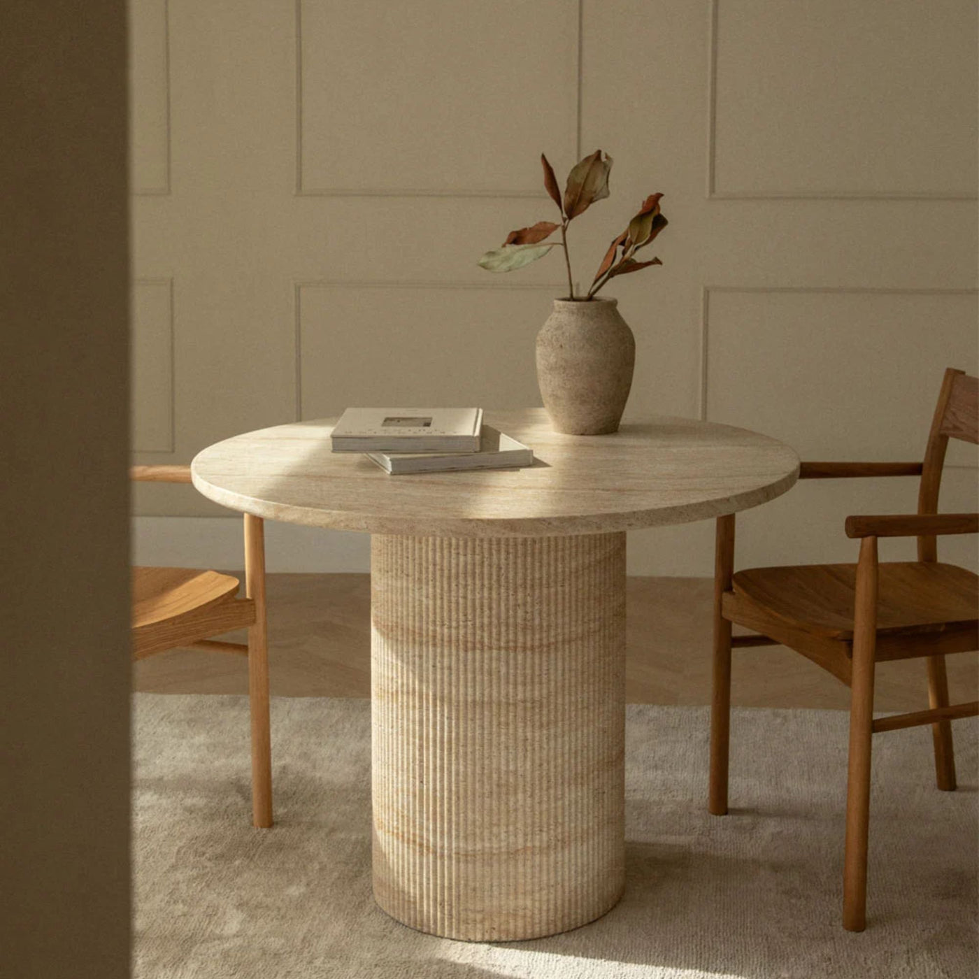 Table de salle à manger SKLUM Velia ronde Ø100 cm en aspect ciment travertin