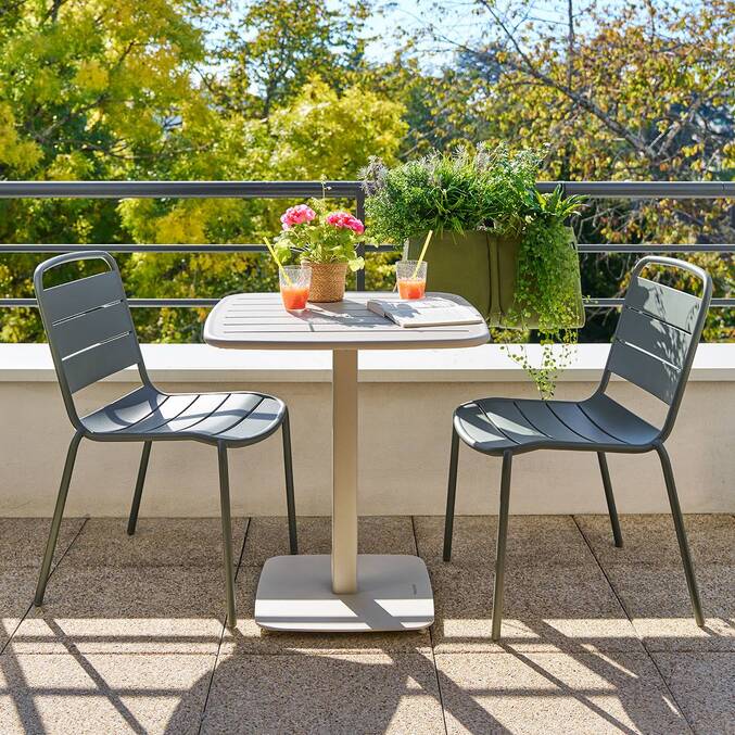 Table de jardin carrée HESPÉRIDE Alegoria en acier argile — photo produit