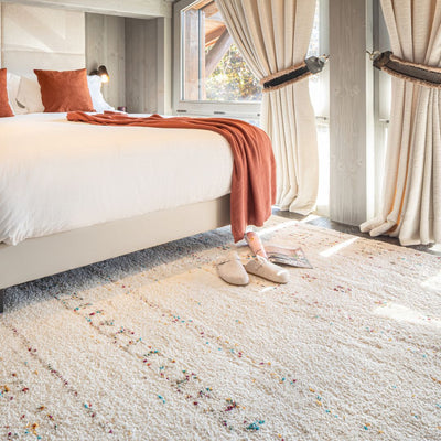 tapis épais crème et coloré - himalaya. Vue 3 du tapis montrant des détails matière.