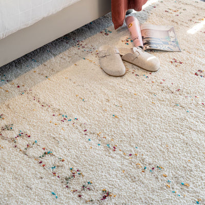 tapis épais crème et coloré - himalaya. Vue 4 du tapis montrant des détails angle.