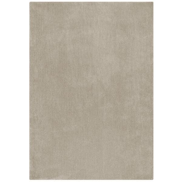 le tapis Isla gris est sur un fond blanc